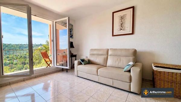 Vente                                                      Appartement
                        
                     3 pièces                      63 m2                     à Nice