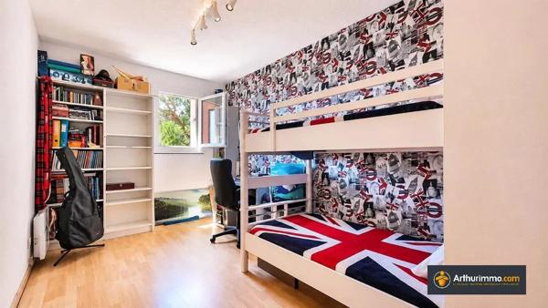 Vente                                                      Appartement
                        
                     3 pièces                      63 m2                     à Nice