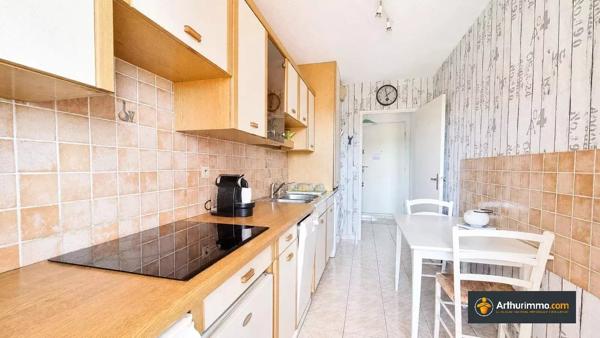 Vente                                                      Appartement
                        
                     3 pièces                      63 m2                     à Nice