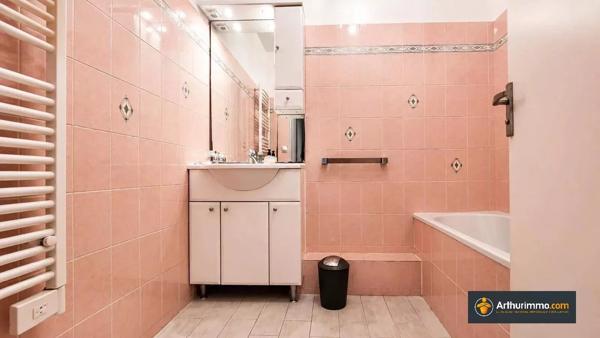 Vente                                                      Appartement
                        
                     3 pièces                      63 m2                     à Nice