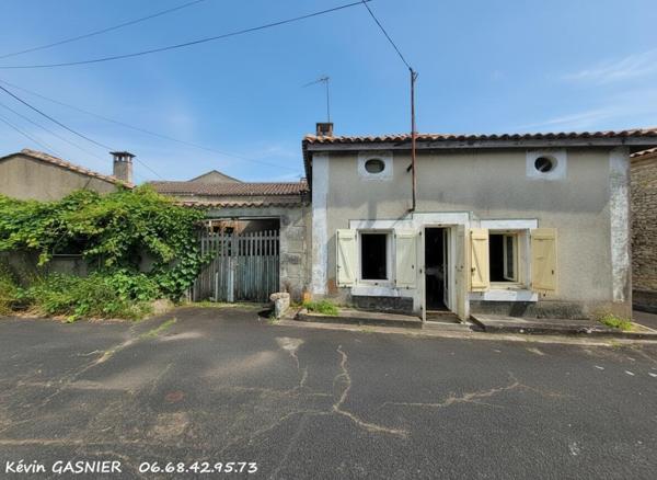 BALZAC (16430) : Maison à rénover de 51m2 + dépendances