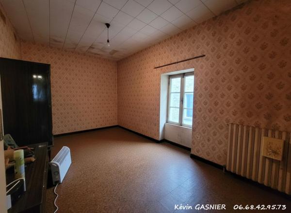 BALZAC (16430) : Maison à rénover de 51m2 + dépendances