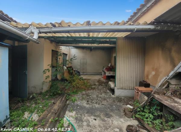 BALZAC (16430) : Maison à rénover de 51m2 + dépendances