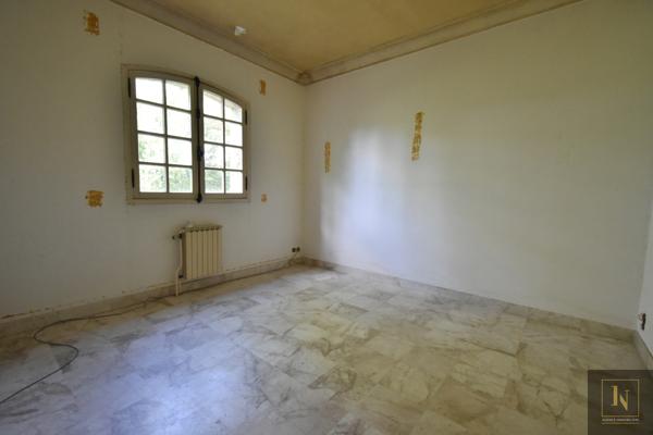 Maison
                                                                                                                                                                                                                                                                                                                        7 pièce(s)                                                                                                                                                                                                          4 chambre(s)                                                                                                                                                                                                          223.5  m²