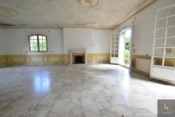 Maison
                                                                                                                                                                                                                                                                                                                        7 pièce(s)                                                                                                                                                                                                          4 chambre(s)                                                                                                                                                                                                          223.5  m²