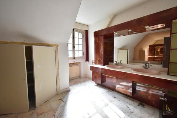 Maison
                                                                                                                                                                                                                                                                                                                        7 pièce(s)                                                                                                                                                                                                          4 chambre(s)                                                                                                                                                                                                          223.5  m²