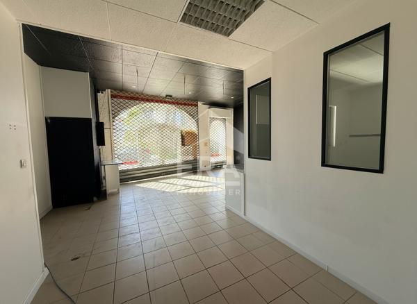 Perpignan Torcatis : Local commercial avec garage et appartement à vendre