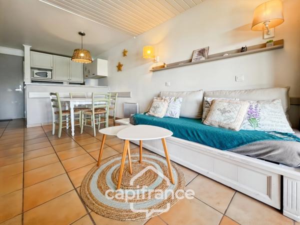 DERNIER ETAGE EN ANGLE CLIMATISE avec VUE PANORAMIQUE SUR LE LAC, BELLE EXPOSITION,appartement de 35 m2 , 2 chambres place de parking, cave et local vélos