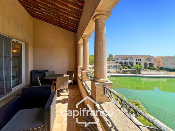 DERNIER ETAGE EN ANGLE CLIMATISE avec VUE PANORAMIQUE SUR LE LAC, BELLE EXPOSITION,appartement de 35 m2 , 2 chambres place de parking, cave et local vélos