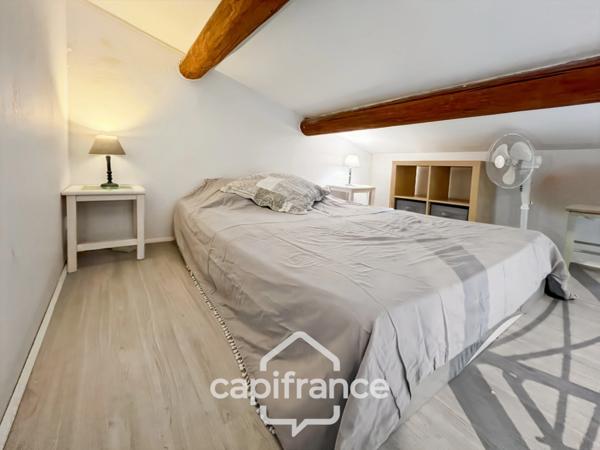 DERNIER ETAGE EN ANGLE CLIMATISE avec VUE PANORAMIQUE SUR LE LAC, BELLE EXPOSITION,appartement de 35 m2 , 2 chambres place de parking, cave et local vélos