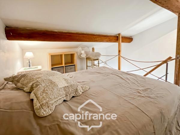 DERNIER ETAGE EN ANGLE CLIMATISE avec VUE PANORAMIQUE SUR LE LAC, BELLE EXPOSITION,appartement de 35 m2 , 2 chambres place de parking, cave et local vélos