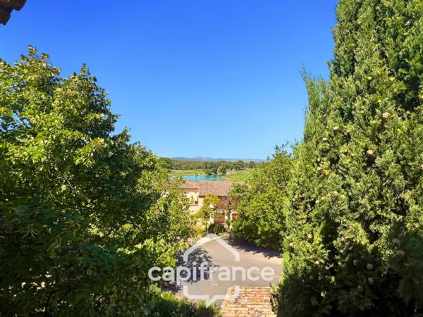 DERNIER ETAGE EN ANGLE CLIMATISE avec VUE PANORAMIQUE SUR LE LAC, BELLE EXPOSITION,appartement de 35 m2 , 2 chambres place de parking, cave et local vélos