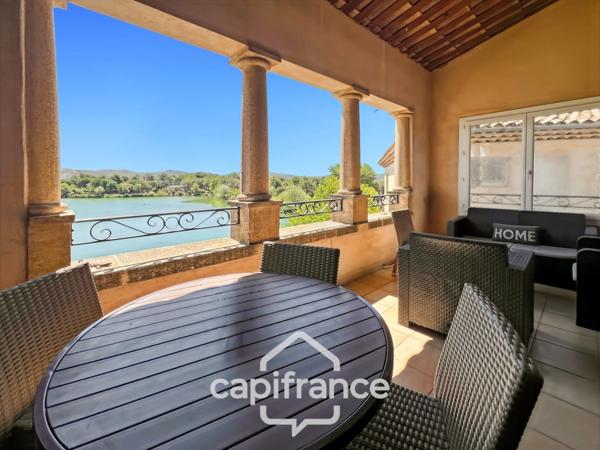 DERNIER ETAGE EN ANGLE CLIMATISE avec VUE PANORAMIQUE SUR LE LAC, BELLE EXPOSITION,appartement de 35 m2 , 2 chambres place de parking, cave et local vélos