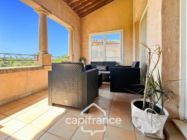 DERNIER ETAGE EN ANGLE CLIMATISE avec VUE PANORAMIQUE SUR LE LAC, BELLE EXPOSITION,appartement de 35 m2 , 2 chambres place de parking, cave et local vélos