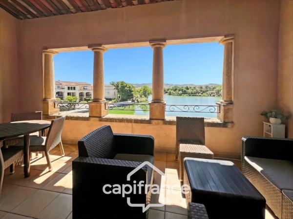 DERNIER ETAGE EN ANGLE CLIMATISE avec VUE PANORAMIQUE SUR LE LAC, BELLE EXPOSITION,appartement de 35 m2 , 2 chambres place de parking, cave et local vélos