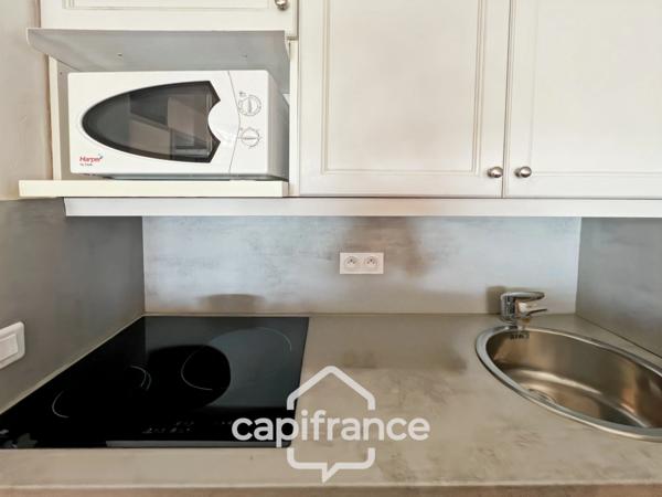 DERNIER ETAGE EN ANGLE CLIMATISE avec VUE PANORAMIQUE SUR LE LAC, BELLE EXPOSITION,appartement de 35 m2 , 2 chambres place de parking, cave et local vélos