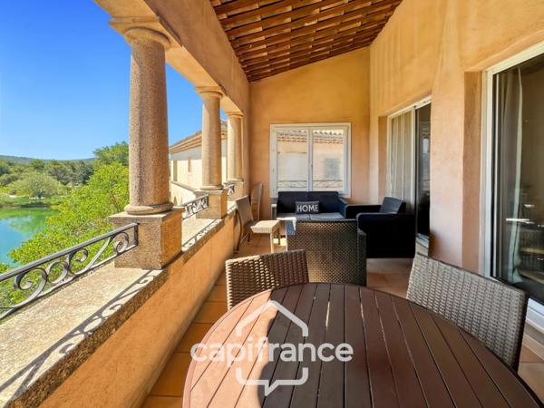 DERNIER ETAGE EN ANGLE CLIMATISE avec VUE PANORAMIQUE SUR LE LAC, BELLE EXPOSITION,appartement de 35 m2 , 2 chambres place de parking, cave et local vélos