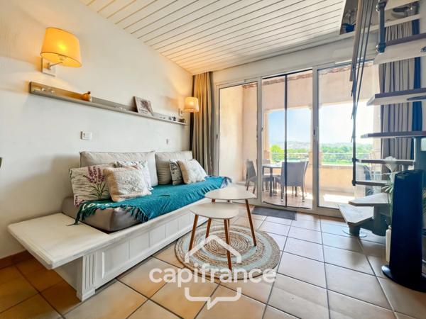 DERNIER ETAGE EN ANGLE CLIMATISE avec VUE PANORAMIQUE SUR LE LAC, BELLE EXPOSITION,appartement de 35 m2 , 2 chambres place de parking, cave et local vélos