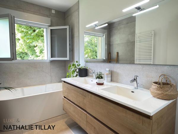 Maison  d architecte , a vendre , a  SAINT JEAN DE BRAYE
