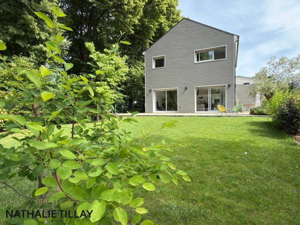Maison  d architecte , a vendre , a  SAINT JEAN DE BRAYE