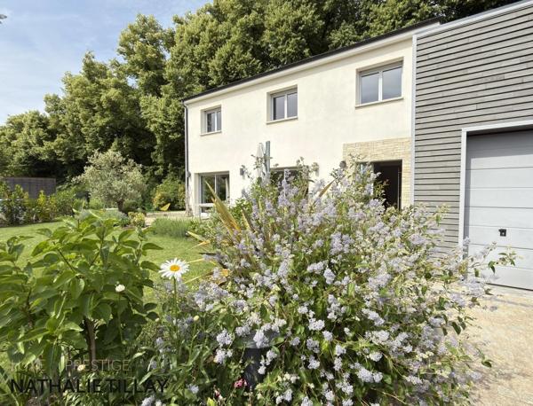Maison  d architecte , a vendre , a  SAINT JEAN DE BRAYE