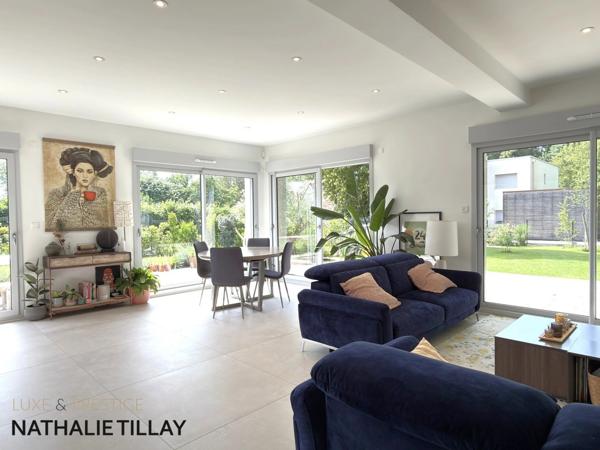 Maison  d architecte , a vendre , a  SAINT JEAN DE BRAYE