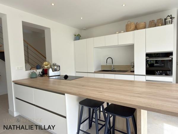 Maison  d architecte , a vendre , a  SAINT JEAN DE BRAYE