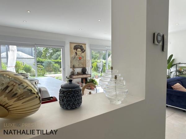 Maison  d architecte , a vendre , a  SAINT JEAN DE BRAYE