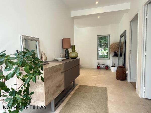 Maison  d architecte , a vendre , a  SAINT JEAN DE BRAYE