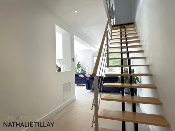 Maison  d architecte , a vendre , a  SAINT JEAN DE BRAYE