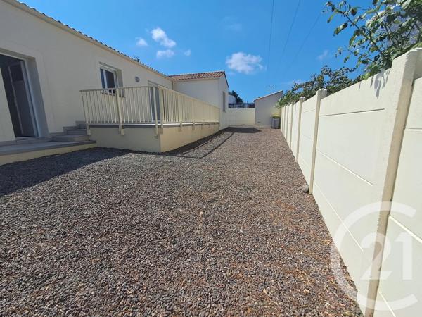 Maison à vendre  4 pièces - 122 m 2   TALMONT ST HILAIRE  - 85