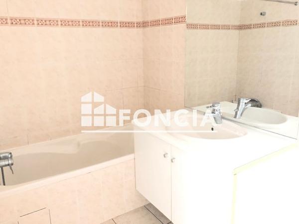 Location Appartement 3 pièces 70.18 m² - 2 PLACE CANCLAUX Nantes 44000