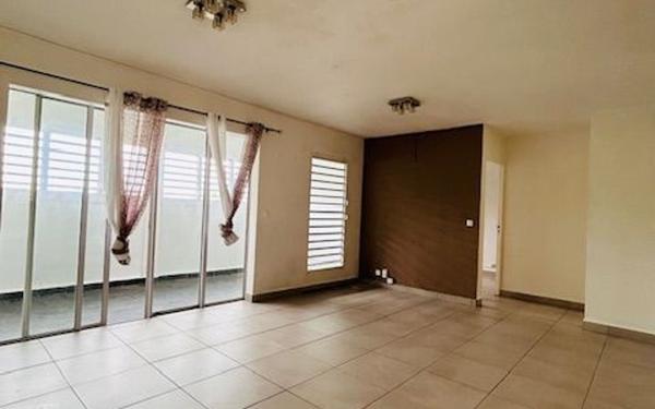 Appartement à louer    3 pièces •  Petit-Bourg