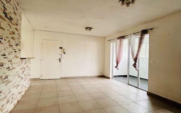 Appartement à louer    3 pièces •  Petit-Bourg