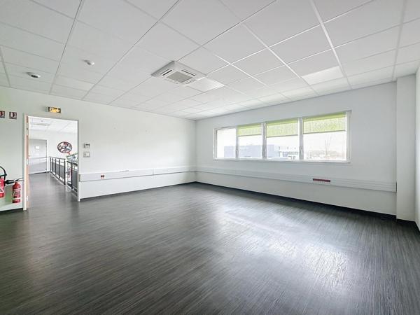 Local/bureau à louer PARCAY MESLAY (37)