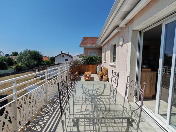 Appartement
         3 pièces
        - 60 m² 235 000 € *