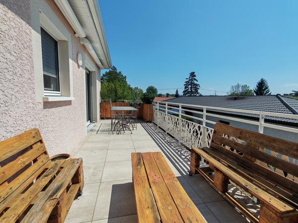 Appartement
         3 pièces
        - 60 m² 235 000 € *
