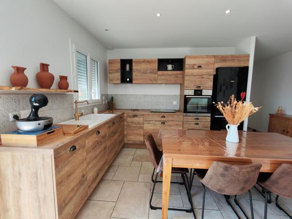 Appartement
         3 pièces
        - 60 m² 235 000 € *