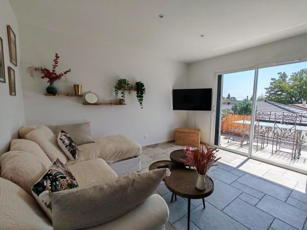 Appartement
         3 pièces
        - 60 m² 235 000 € *
