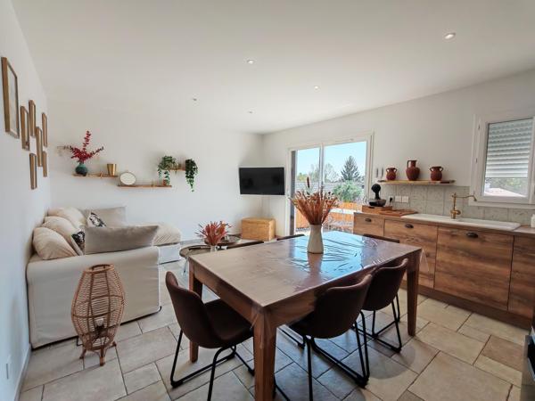 Appartement
         3 pièces
        - 60 m² 235 000 € *