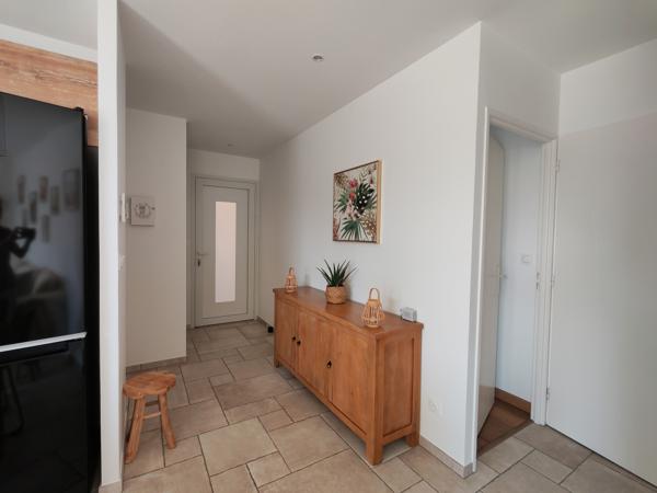Appartement
         3 pièces
        - 60 m² 235 000 € *