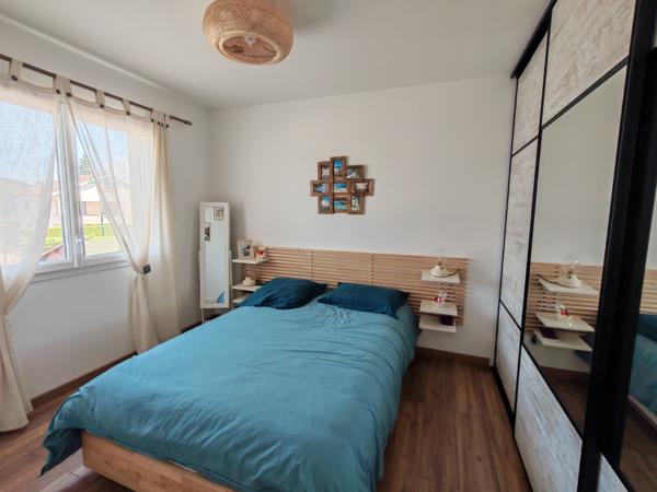 Appartement
         3 pièces
        - 60 m² 235 000 € *