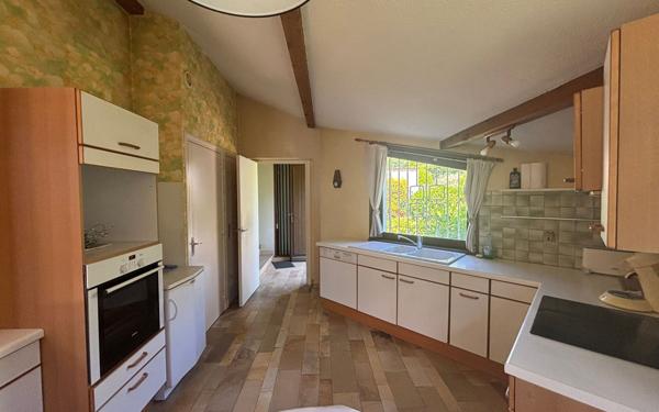 Maison à vendre    5 pièces • 199,84 m2 Reyrieux