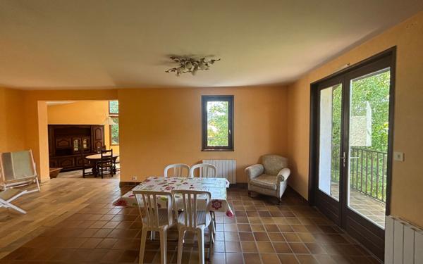 Maison à vendre    5 pièces • 199,84 m2 Reyrieux