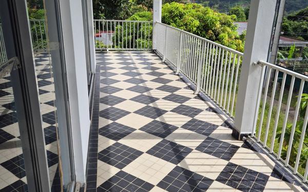 Maison à vendre    5 pièces • 296 m2 Fort-de-France