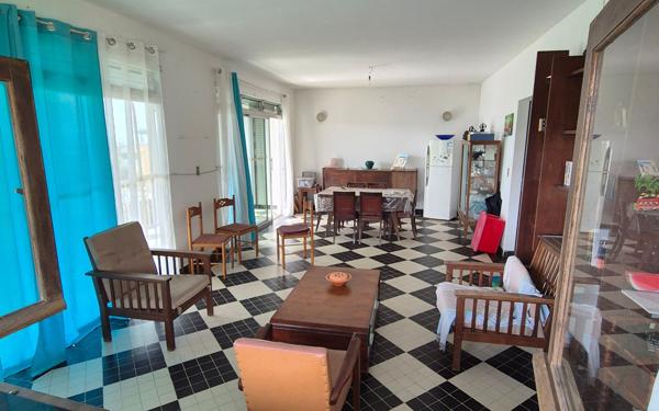 Maison à vendre    5 pièces • 296 m2 Fort-de-France