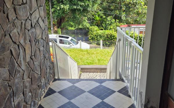 Maison à vendre    5 pièces • 296 m2 Fort-de-France