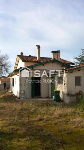 Terrain de 1903m2 avec maison et hangar