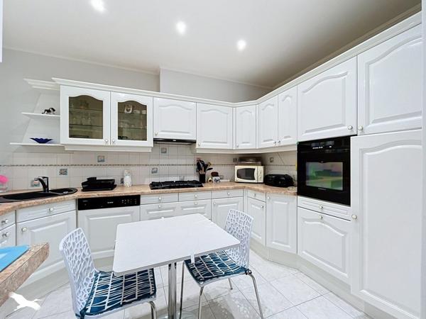 Appartement 307 110 € Royan 3 p 78,6 m² DPE D