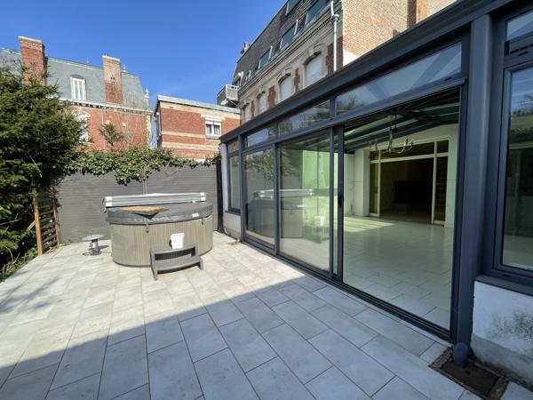 Hôtel Particulier d’Architecte : Prestige Rue Saint-Georges et Dépendance de 100 m²